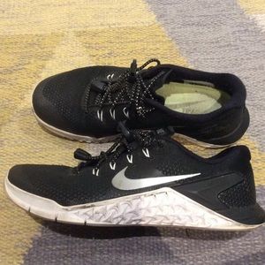Womens NIKE METCON Training Shoes Size 7 Black Gym Sneakers w/ lock laces